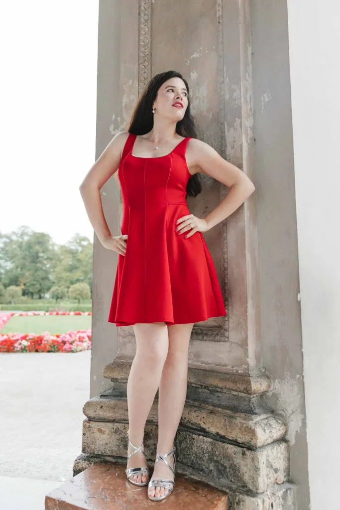 Romantic couple shooting in Munich – timeless and elegant portraits in the city.