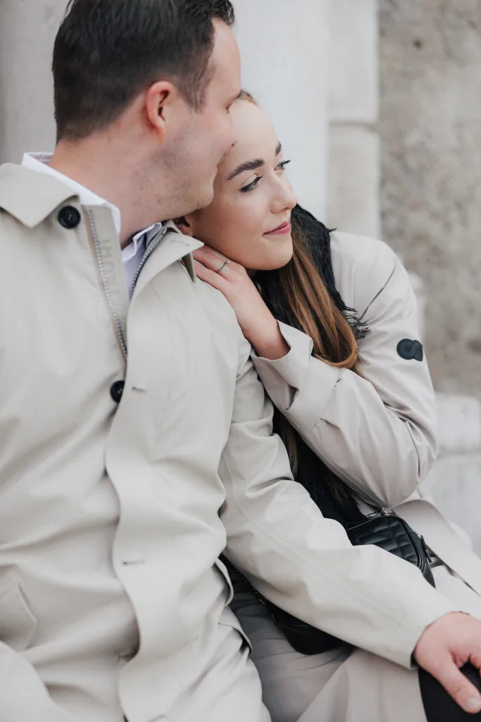 Romantic couple shooting in Salzburg Old Town – natural and timeless portraits in the historic city center.