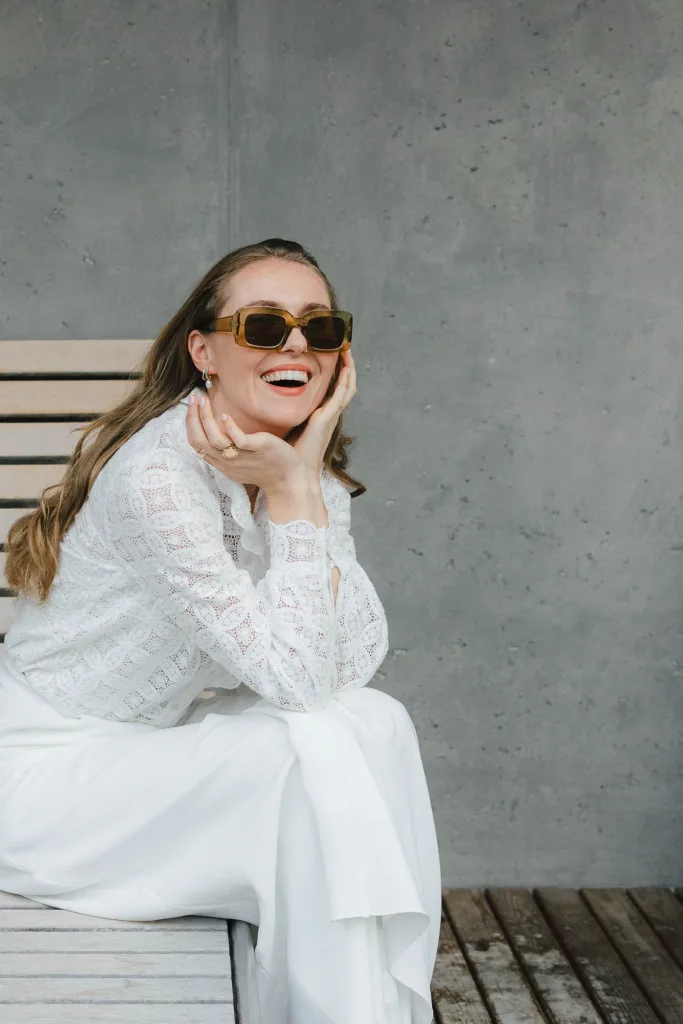 Couple photoshoot at Kulturhof Stanggass – stylish and natural portraits in a unique location near Salzburg.